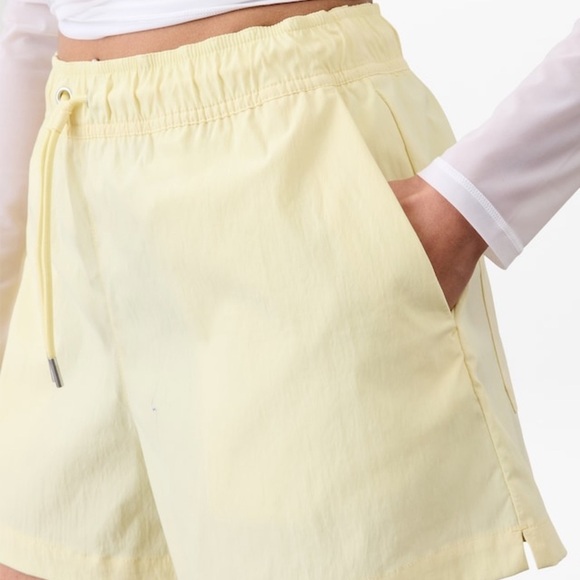 NWT Athleta Midday Mid Rise Poplin Shorts Women’s Size XL - Citron/Yellow - Picture 6 of 10
